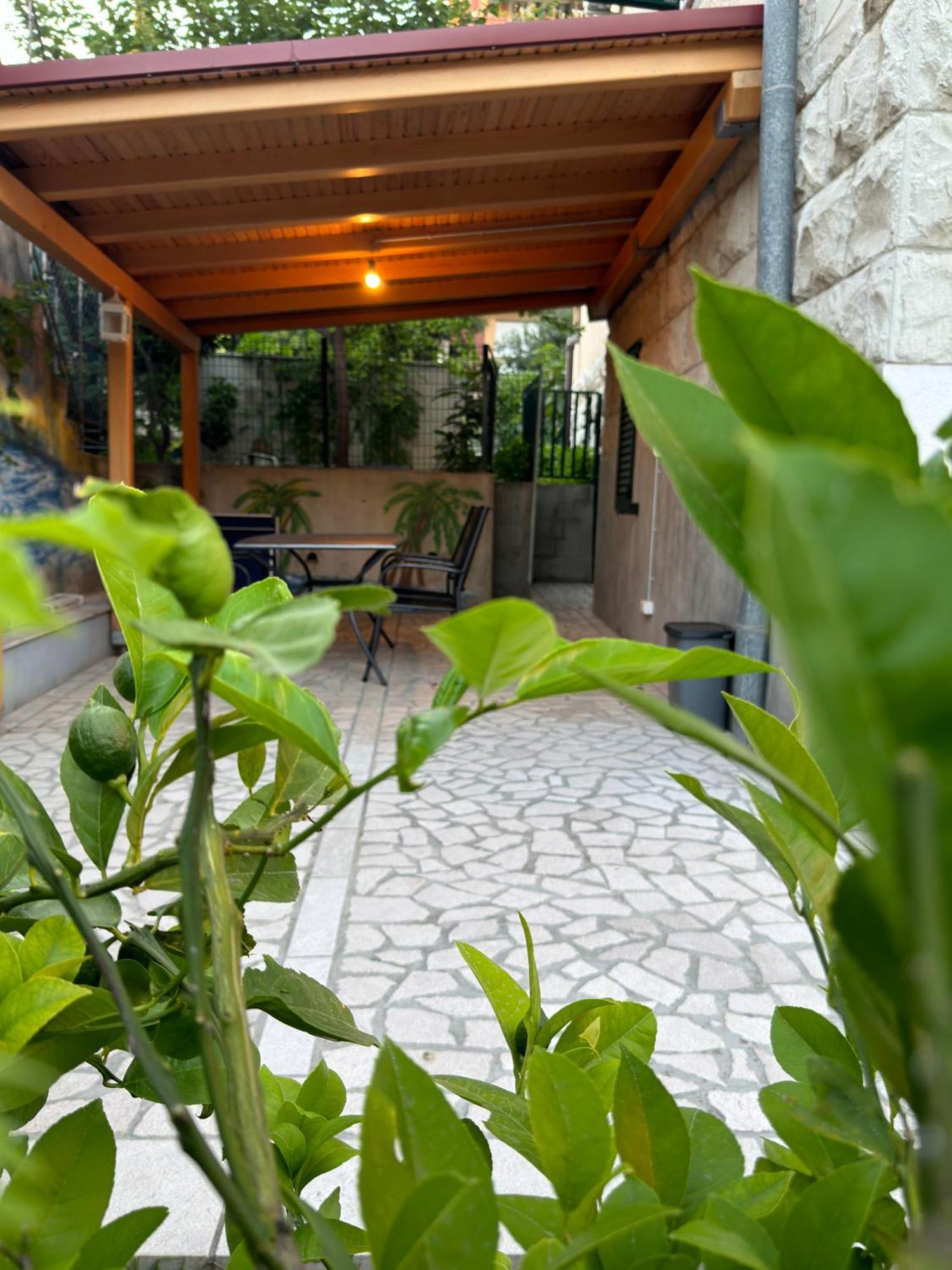 Apartamento Valentinas Garden Split Exterior foto