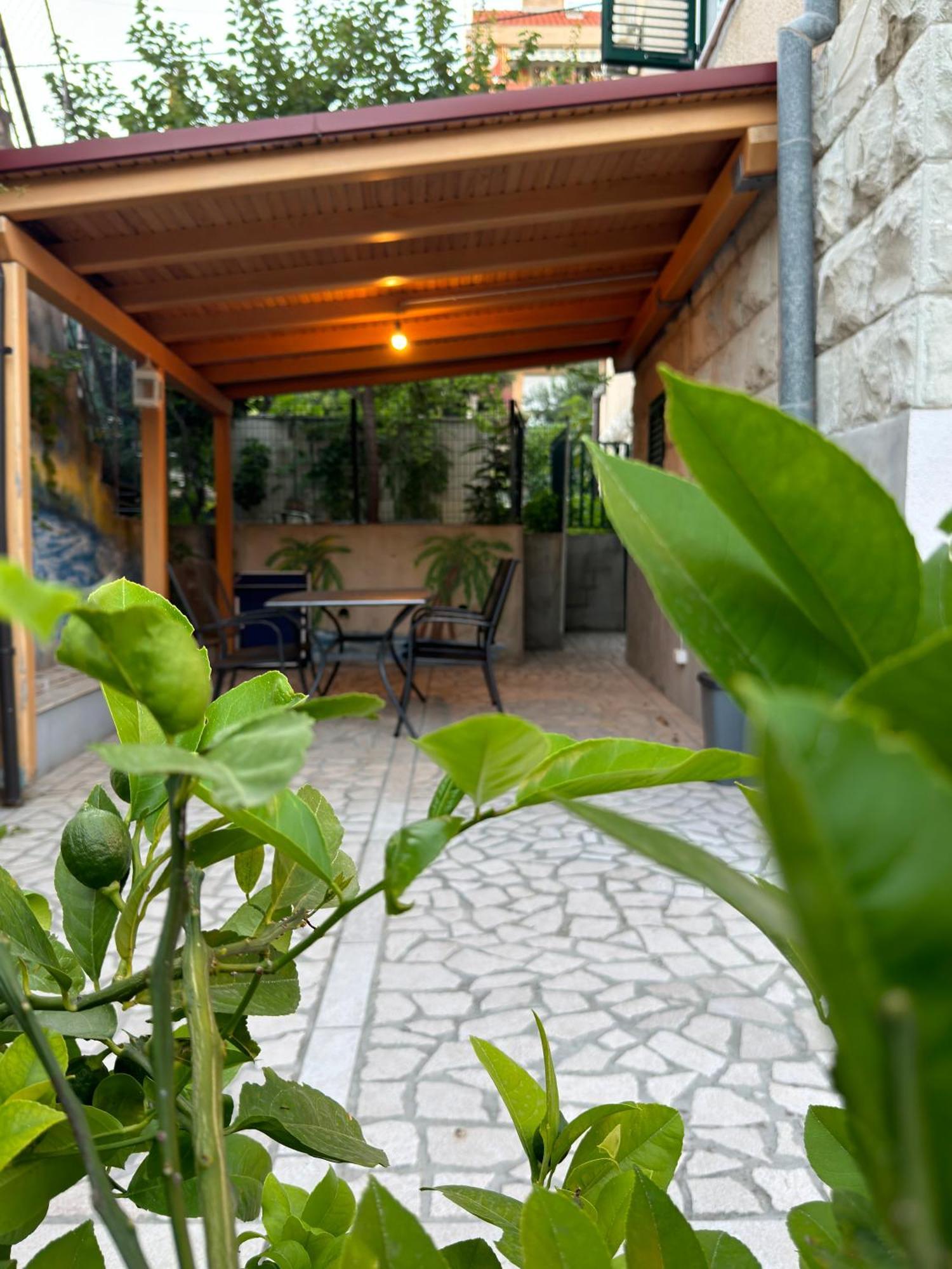 Apartamento Valentinas Garden Split Exterior foto