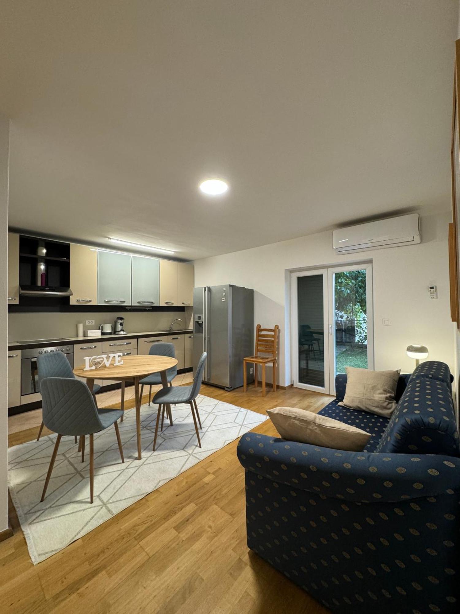 Apartamento Valentinas Garden Split Exterior foto